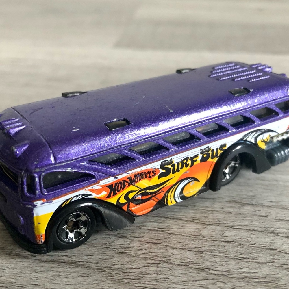 Hot Wheels Surfin' School Bus 2000 Surf Bus